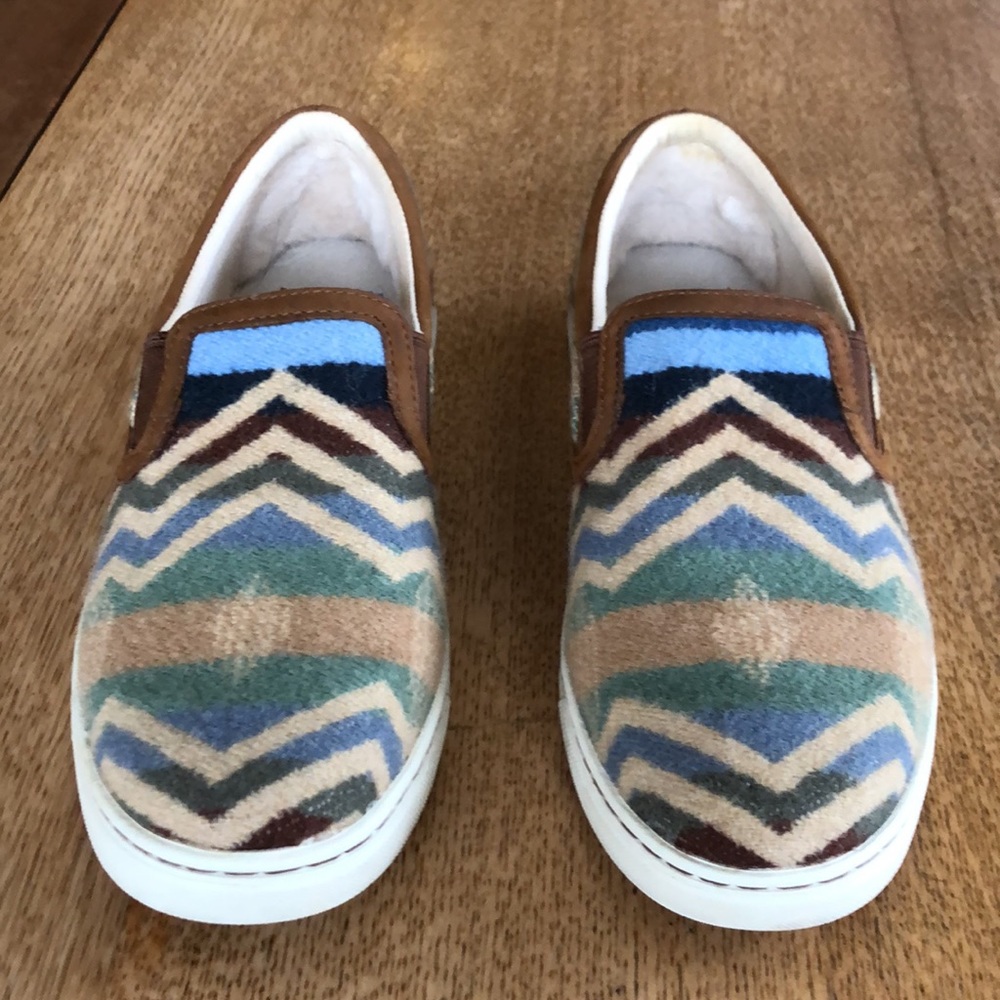 UGG and Pendleton W7 Loafers; preloved but barely worn - Picture 6 of 8
